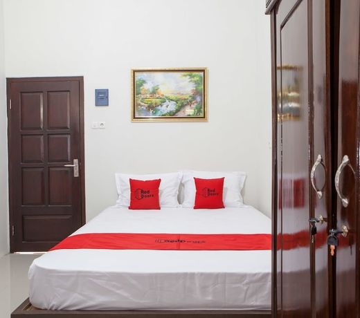 RedDoorz near Banyuwangi Baru Station