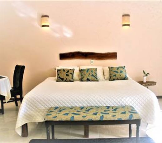 Mayan Majesty Boutique Hotel