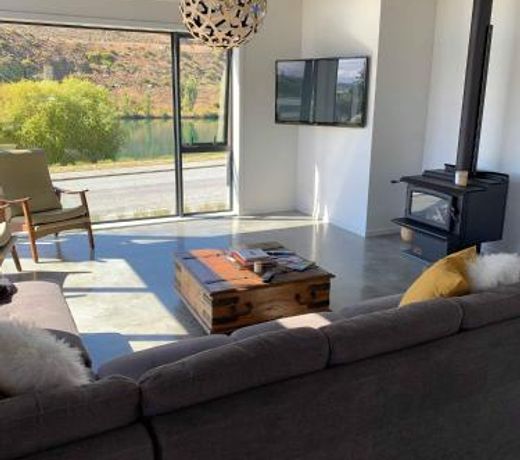 Lakefront Luxury In Old Cromwell **New 3BR Home**