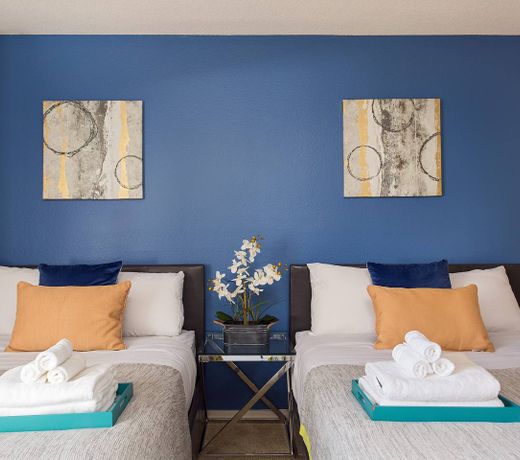 Hollywood Suite