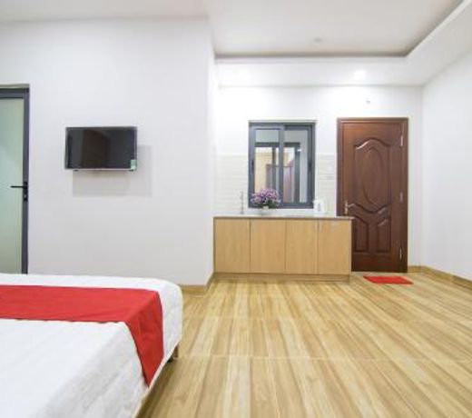 RedDoorz Plus near E-Town 2