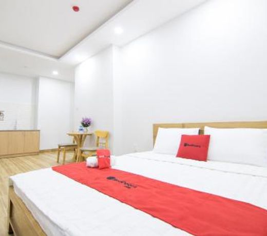 RedDoorz Plus near E-Town 2