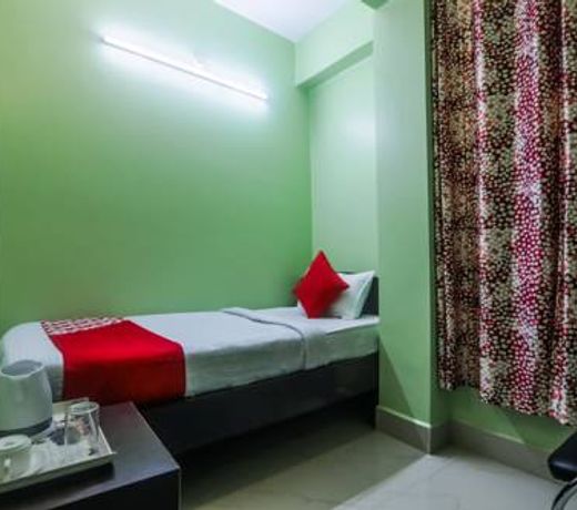 OYO 18528 Field Residency Inn