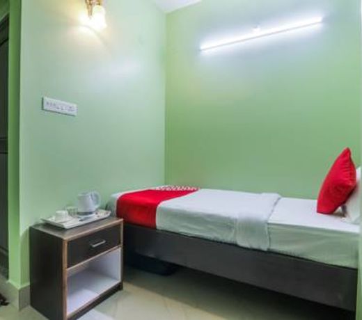 OYO 18528 Field Residency Inn