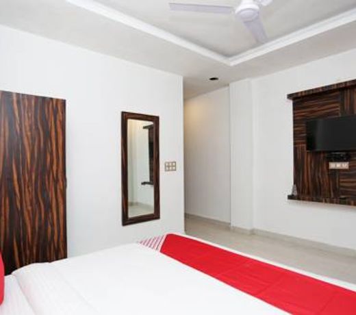 Capital O 15566 Hotel Rosewood Inn