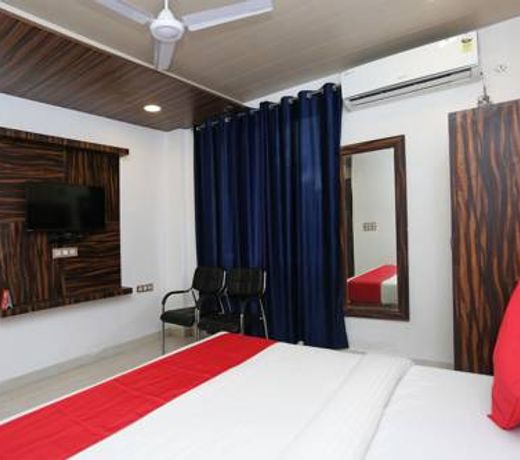 Capital O 15566 Hotel Rosewood Inn