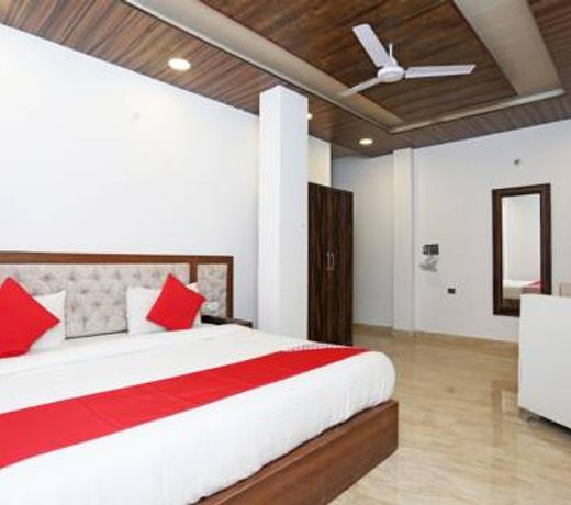 Capital O 15566 Hotel Rosewood Inn