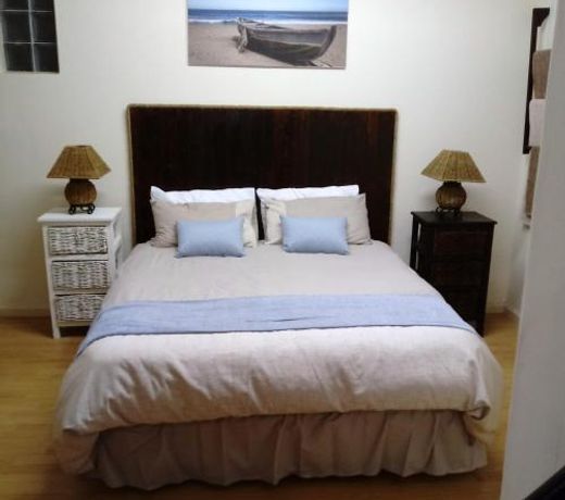 Vincentia Odd Cottage ( self catering)