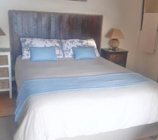 Vincentia Odd Cottage ( self catering)