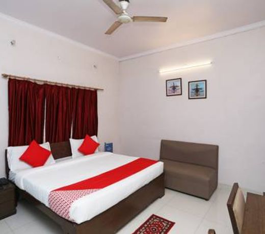 OYO 19824 Hotel Doon Palace