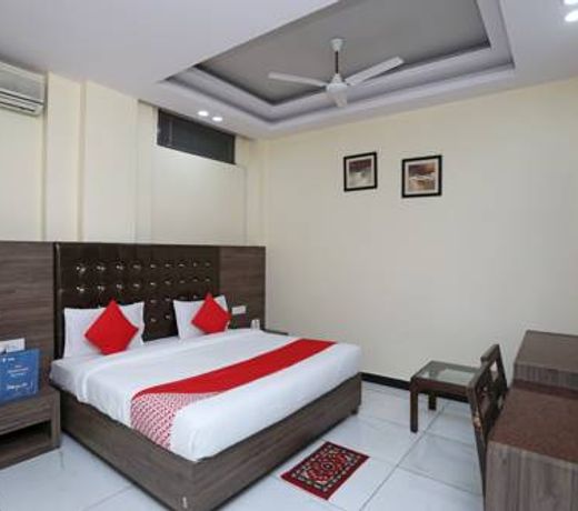 OYO 19824 Hotel Doon Palace