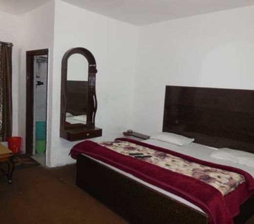 OYO 8951 Hotel Royal Regency