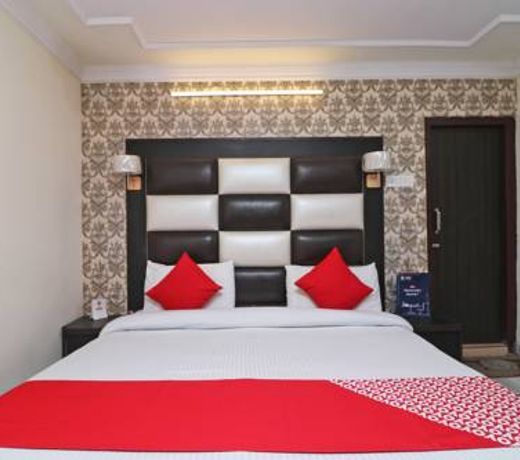 OYO 9452 Hotel Moonlight