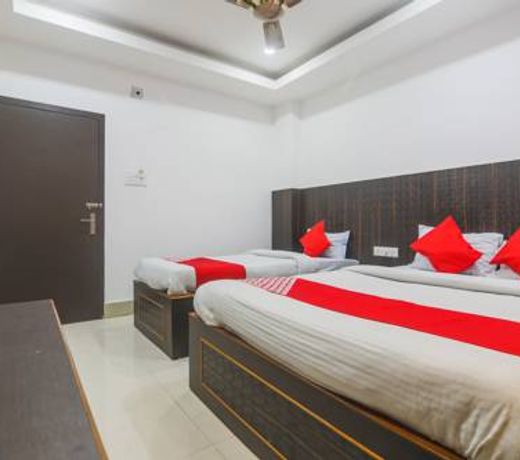 OYO 23304 Hotel Shiva