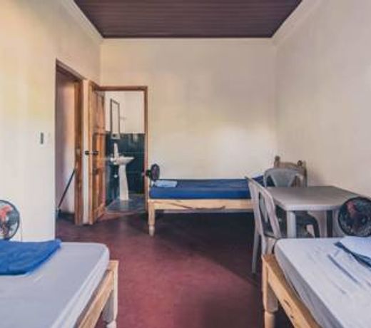 Badaboom Hostal & Surf
