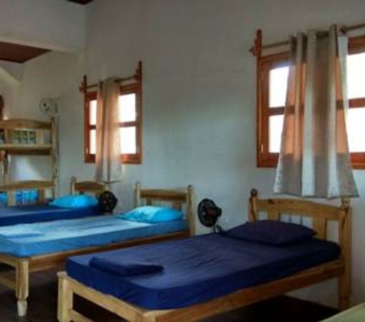 Badaboom Hostal & Surf