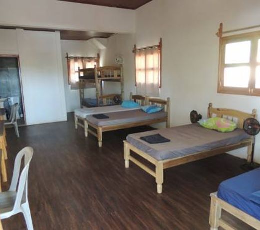 Badaboom Hostal & Surf
