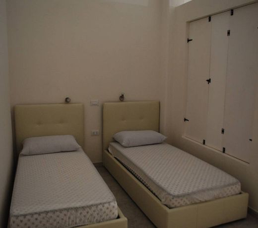 Luxar room