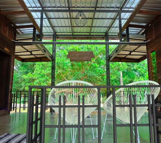 Lom-Lay at Koh Sukorn