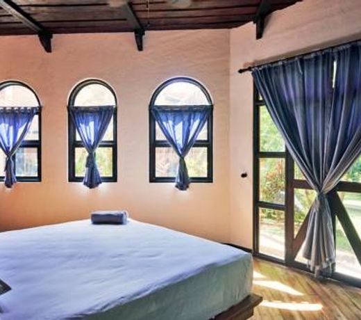 Paradise Beach Lodge
