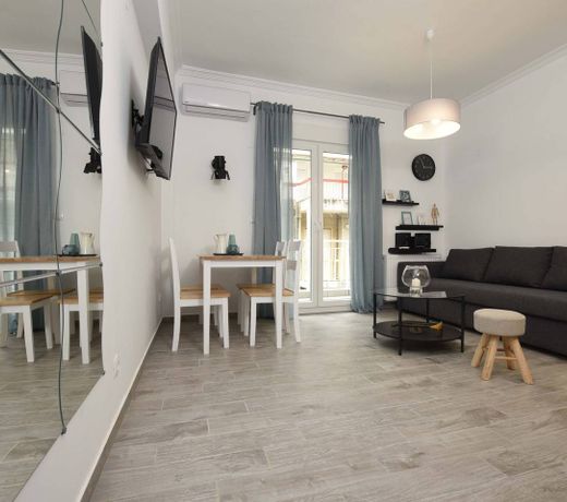 Central Downtown Two Bedroom Apartment