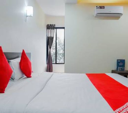OYO 18815 Bhushan Residency