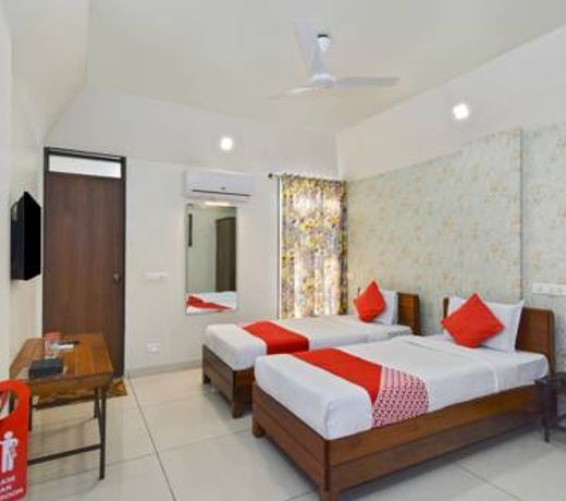 OYO 22827 Hotel Prafulla