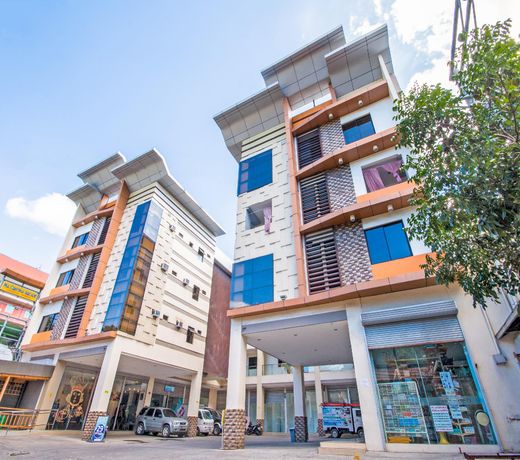 OYO 443 Maria Cristina Arcade Suites