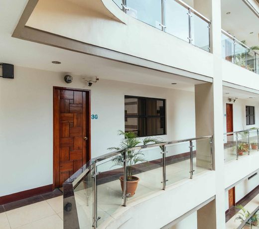 OYO 443 Maria Cristina Arcade Suites