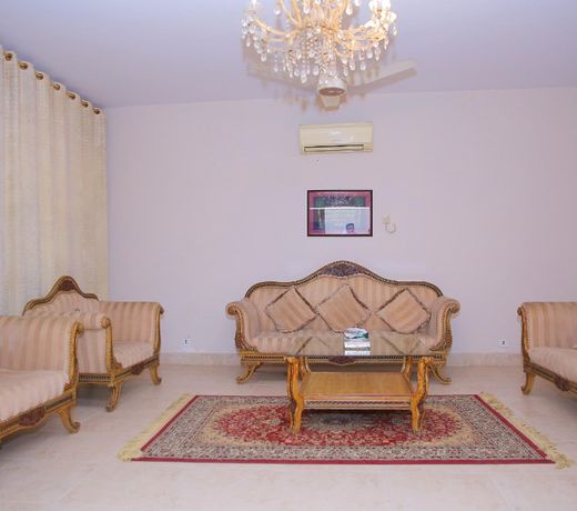 Shawnze House