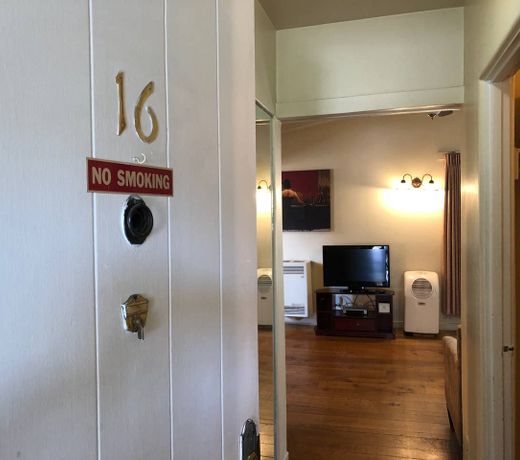 Stanford Inn Rentals Apt #9