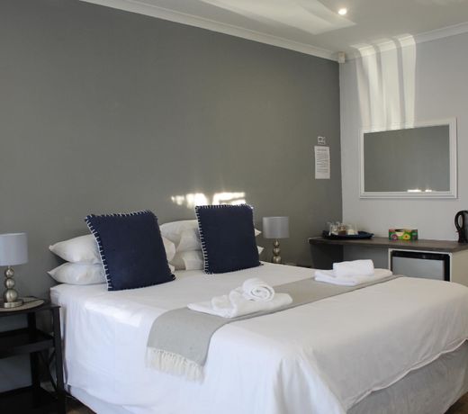 Phoenix Lodge and Waterside Accommodation