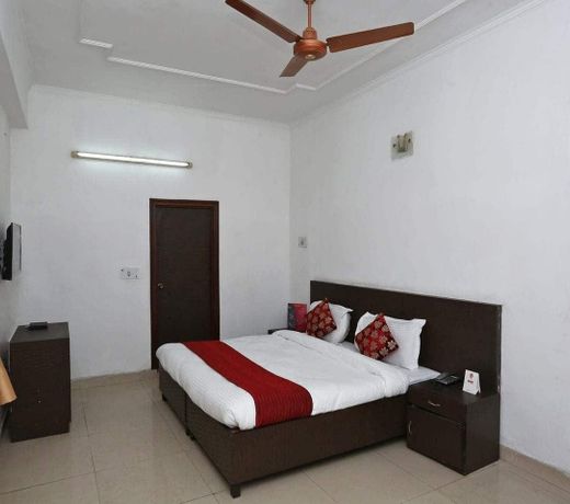 Oyo 12805 Sunrise House