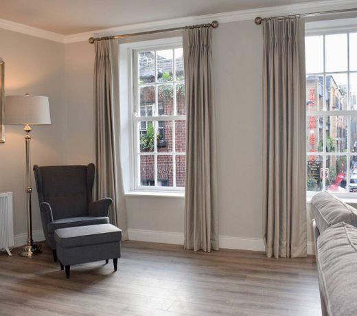 Modern 3 bed penthouse in Templebar