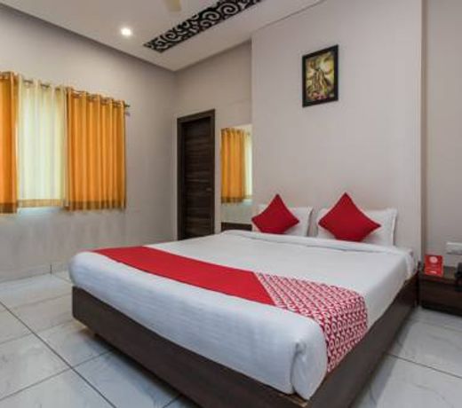 OYO 18757 Nakshatra Inn