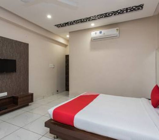 OYO 18757 Nakshatra Inn