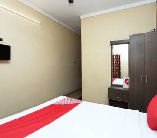 OYO 12777 Hotel Classic