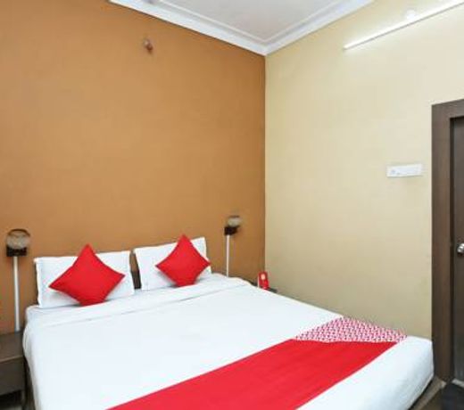 OYO 12777 Hotel Classic