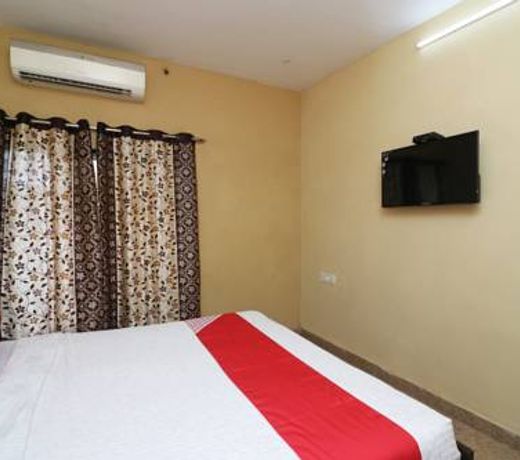 OYO 12777 Hotel Classic