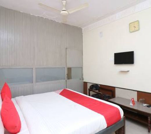 OYO 13657 Hotel Radhika