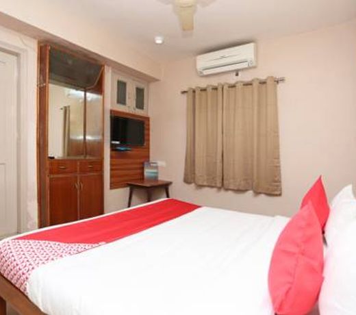 OYO 13669 Hotel Satnam