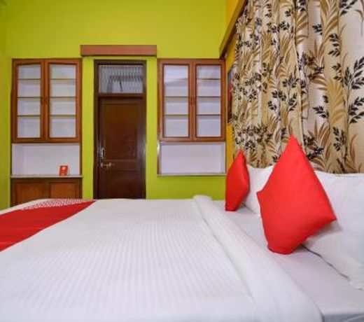 OYO 15984 Crown Plaza Heritage