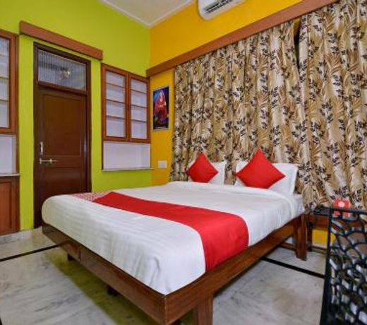 OYO 15984 Crown Plaza Heritage