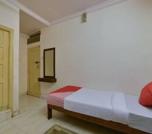 OYO 16533 Hotel Sudarshan
