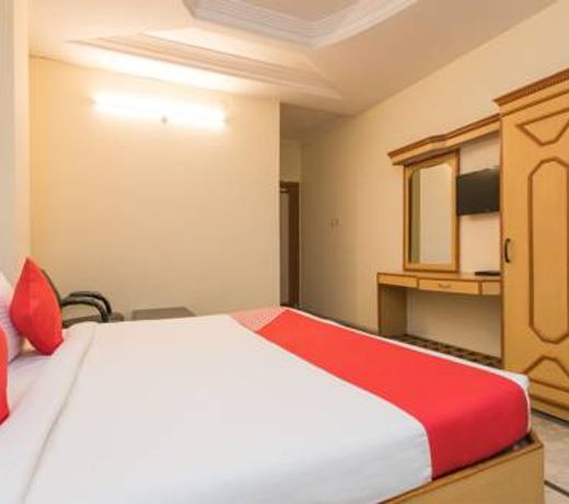 OYO 18333 Hotel The Awesome
