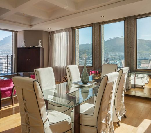 Above it all in Central Cape Town 3BD Amazing view