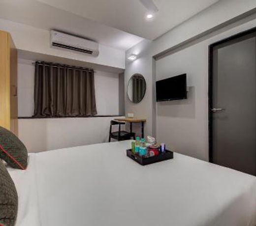 OYO Townhouse 046 Khar West Station