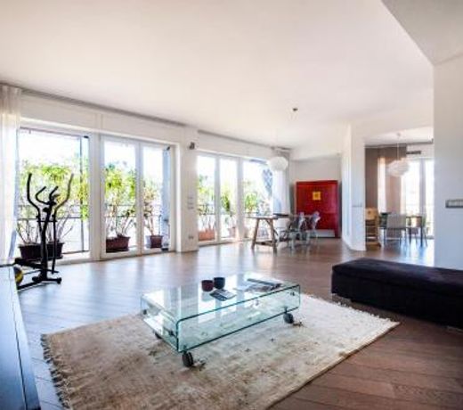 Milano Lush Contemporary Flat