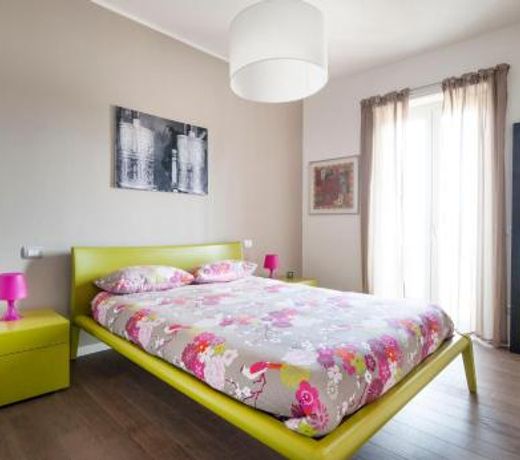 Milano Lush Contemporary Flat
