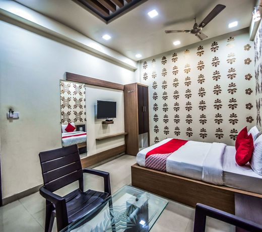 OYO 15180 Kavita Inn